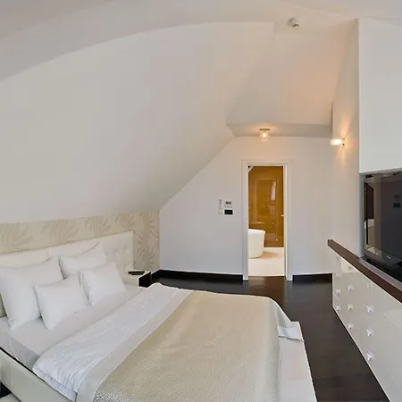 Отель Marmont Heritage (adults Only)